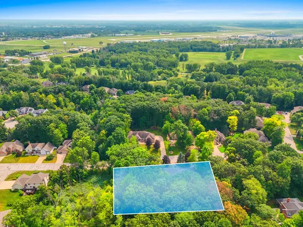 $974,900 | 2920 Parkwood Drive, Green Bay, WI 54313