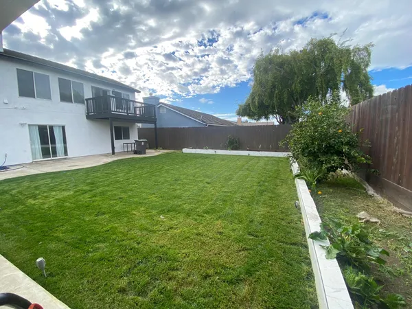 $584,900 | 827 St Andrew Street, Lathrop, CA 95330