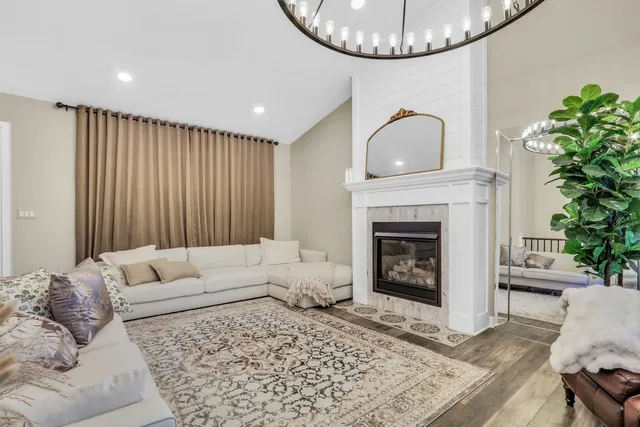 $3,000 | 658 White Court, Gurnee, IL 60031