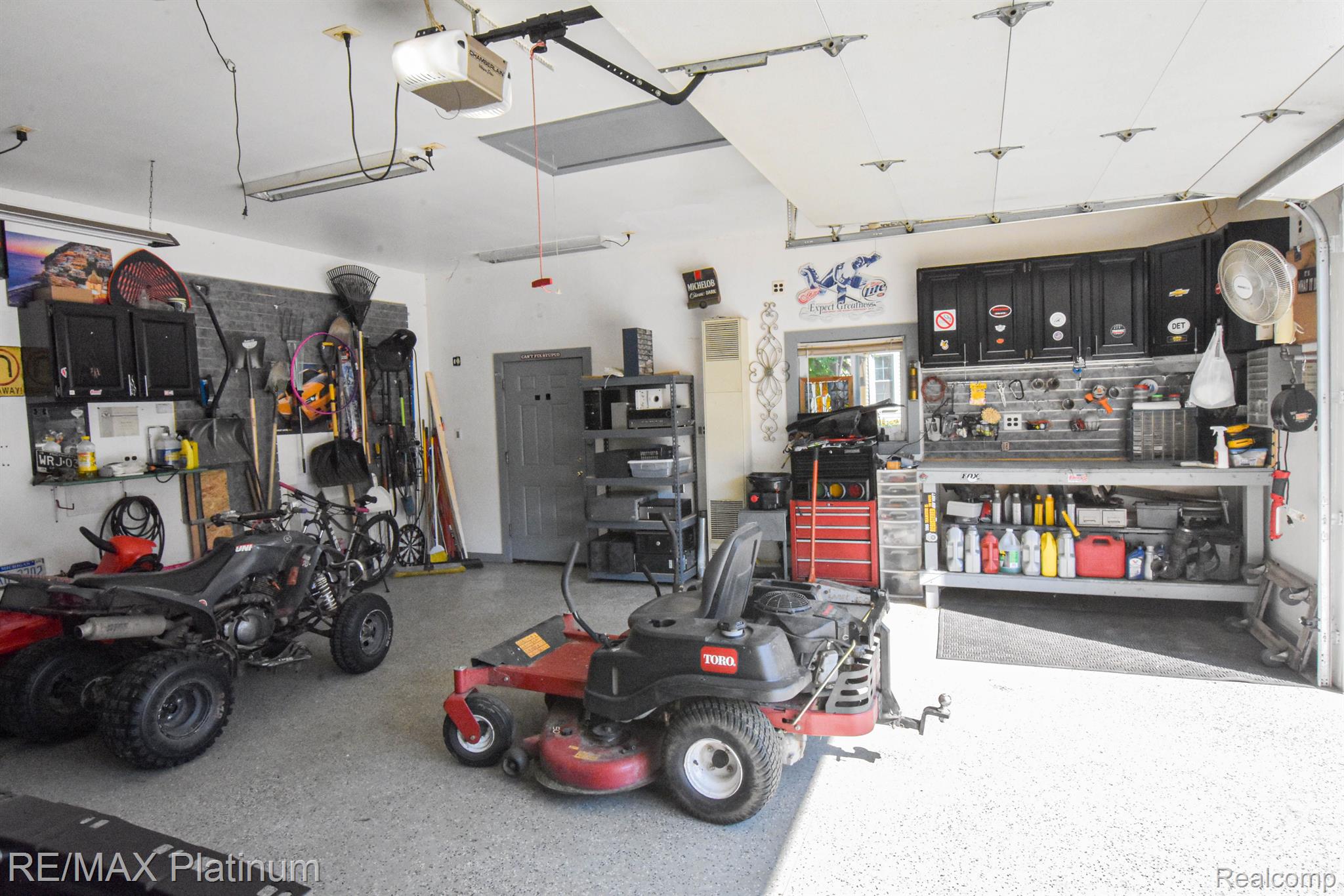 10346 Maple Road Hartland, MI 48353 - Photo 7 of 47 Gallery Image 7