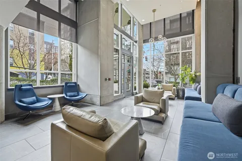 $349,950 | 76 Cedar Street, Unit 807, Seattle, WA 98121