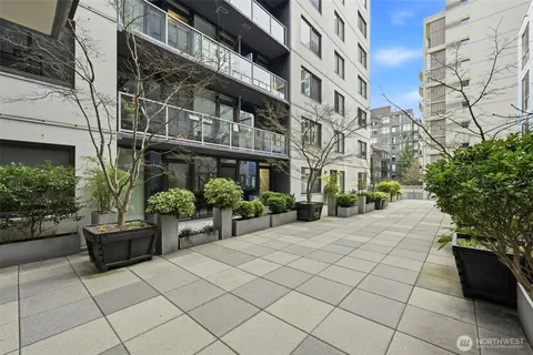 $349,950 | 76 Cedar Street, Unit 807, Seattle, WA 98121