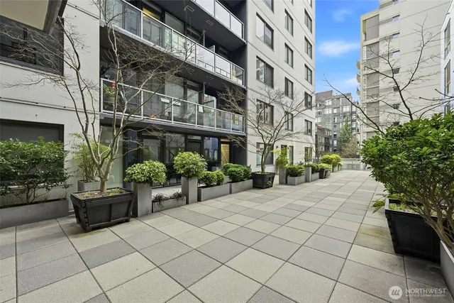 $349,950 | 76 Cedar Street, Unit 807, Seattle, WA 98121