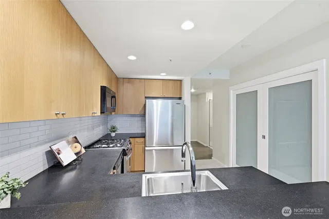 $349,950 | 76 Cedar Street, Unit 807, Seattle, WA 98121