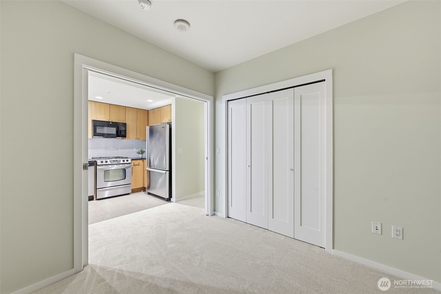 76 Cedar Street, Unit 807 Seattle, WA 98121 - Photo 10 of 17