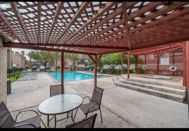 a view of a yard with plants