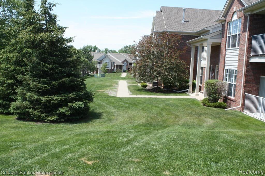 1881 Flagstone Circle Rochester, MI 48307 - Photo 23 of 23 IMG_9522.jpg