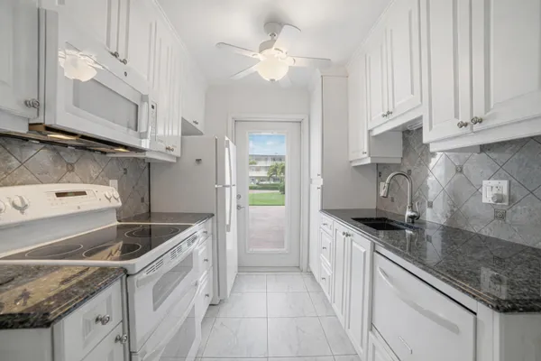 $225,000 | 130 Doolen Court, Unit 108, North Palm Beach, FL 33408