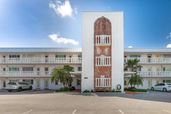 $225,000 | 130 Doolen Court, Unit 108, North Palm Beach, FL 33408