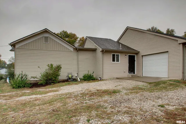 $172,000 | 366 East Main Street, Plainville, IL 62365