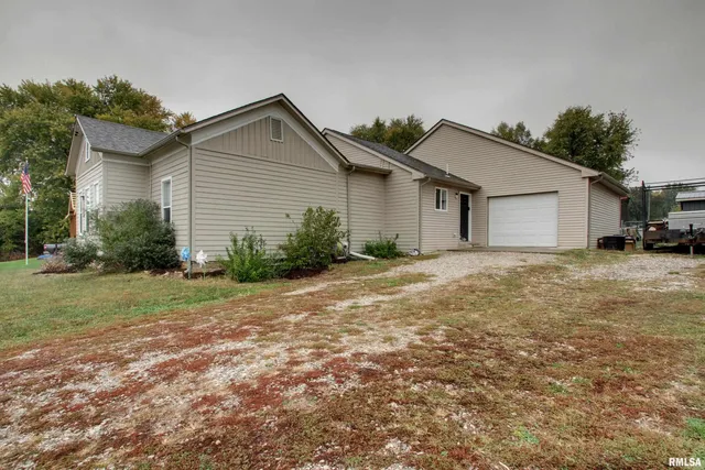 $172,000 | 366 East Main Street, Plainville, IL 62365