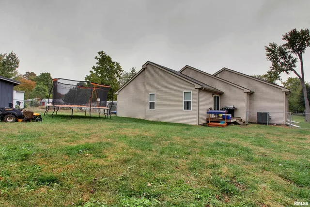 $172,000 | 366 East Main Street, Plainville, IL 62365