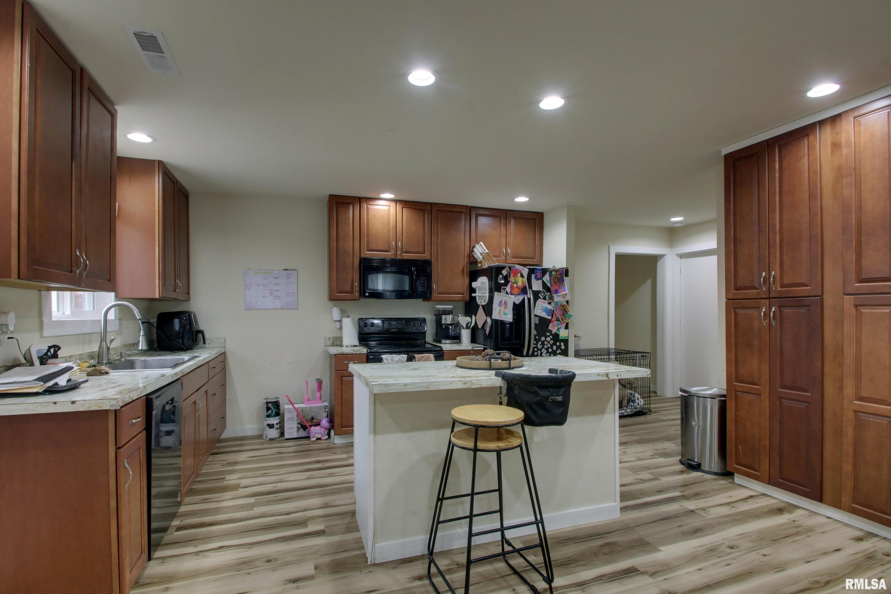 366 East Main Street Plainville, IL 62365 - Photo 3 of 26