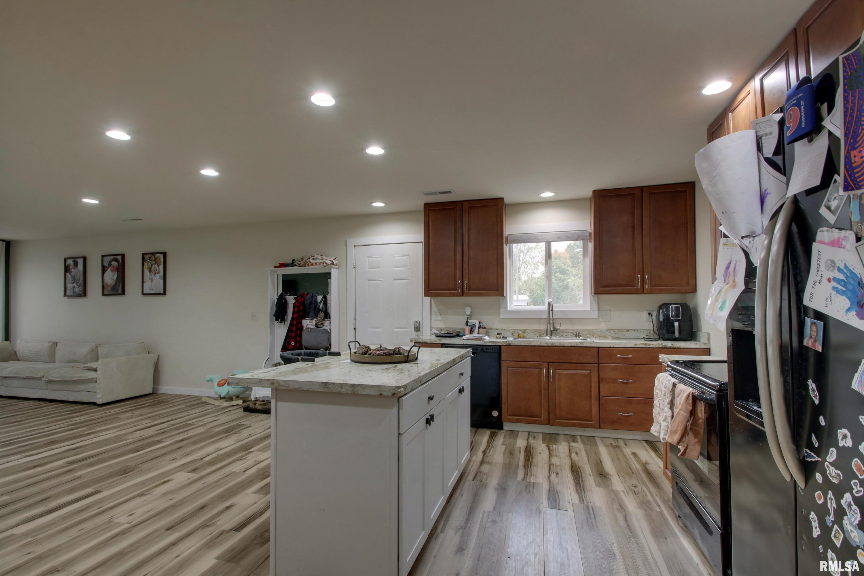 366 East Main Street Plainville, IL 62365 - Photo 5 of 26