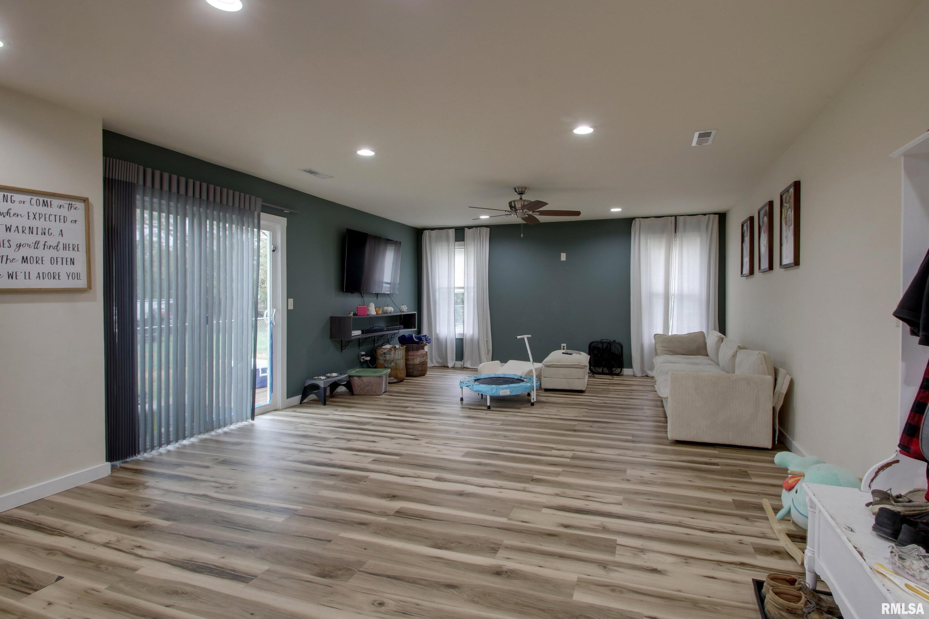 366 East Main Street Plainville, IL 62365 - Photo 7 of 26