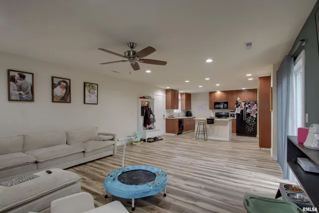 $172,000 | 366 East Main Street, Plainville, IL 62365