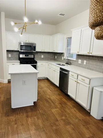 $2,250 | 728 Sampson, Kyle, TX 78640