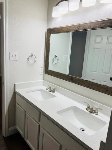 $2,250 | 728 Sampson, Kyle, TX 78640