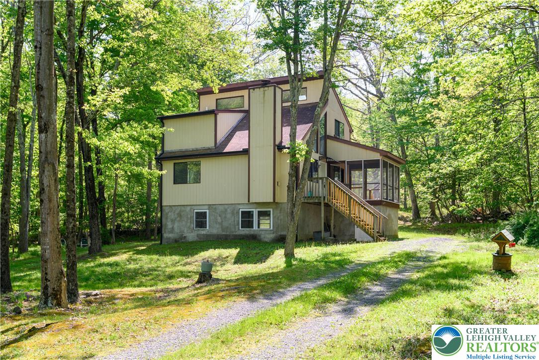 218 Blue Jay Court Bushkill, PA 18324 - Photo 1 of 37