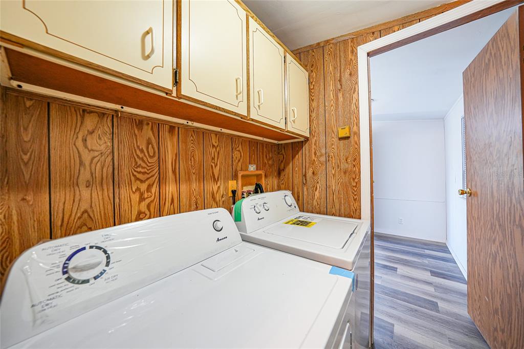 1298 Southeast Lake Road Arcadia, FL 34266 - Photo 22 of 35 a utility room with dryer and washer