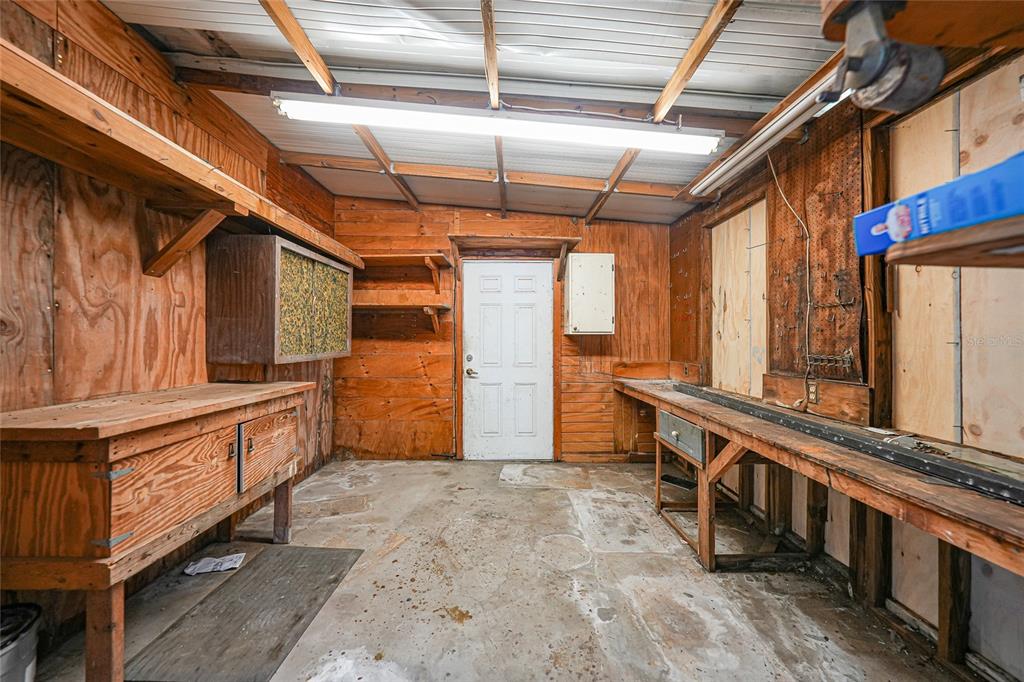 1298 Southeast Lake Road Arcadia, FL 34266 - Photo 25 of 35 a view of utility room
