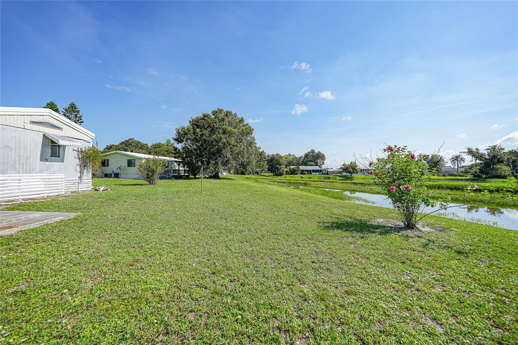 1298 Southeast Lake Road Arcadia, FL 34266 - Photo 29 of 35 a front view of a house with garden
