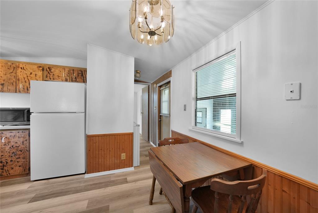 1298 Southeast Lake Road Arcadia, FL 34266 - Photo 9 of 35 a room with furniture and window