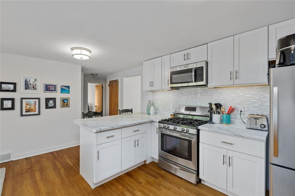 7068 Shannon Road Verona, PA 15147 - Photo 9 of 23 Gallery Image 9