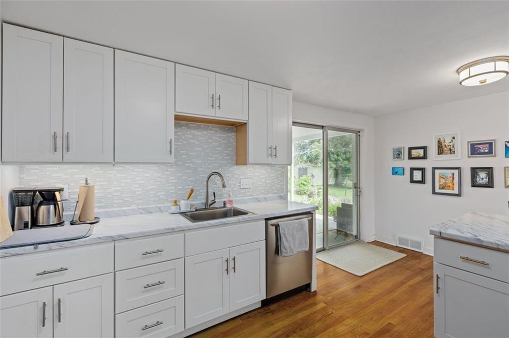 7068 Shannon Road Verona, PA 15147 - Photo 10 of 23 Gallery Image 10