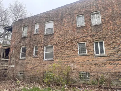 a brick building that has lots of windows on it