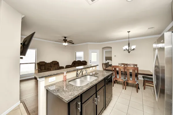 $255,000 | 6638 Sharpstone Creek Lane, Houston, TX 77084