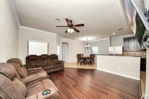 $255,000 | 6638 Sharpstone Creek Lane, Houston, TX 77084