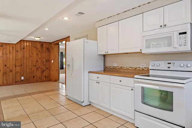 $3,800 | 744 Oak Grove Circle, Severna Park, MD 21146