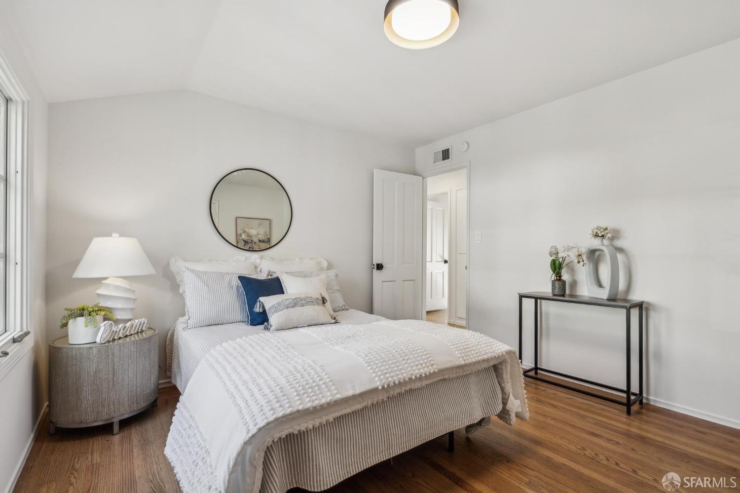4 La Cuesta Road Orinda, CA 94563 - Photo 27 of 50 a bedroom with a bed and a potted plant