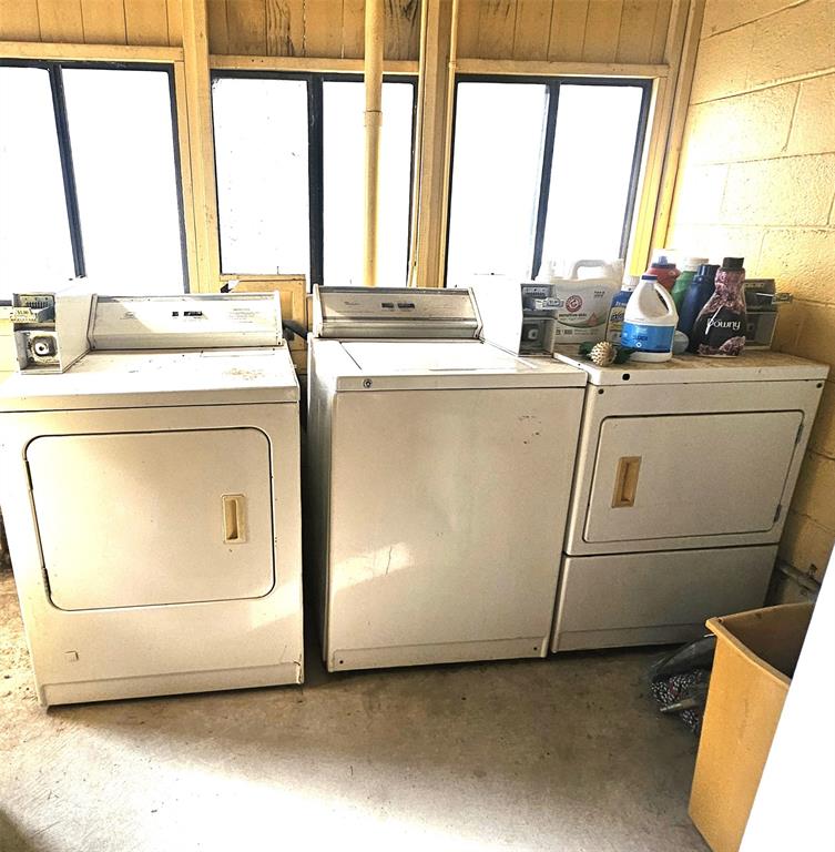 1015 South Welch Street, Unit A Denton, TX 76201 - Photo 17 of 21 a utility room with dryer and washer