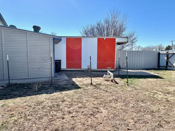 $194,000 | 101 Gaines Street, Claude, TX 79019