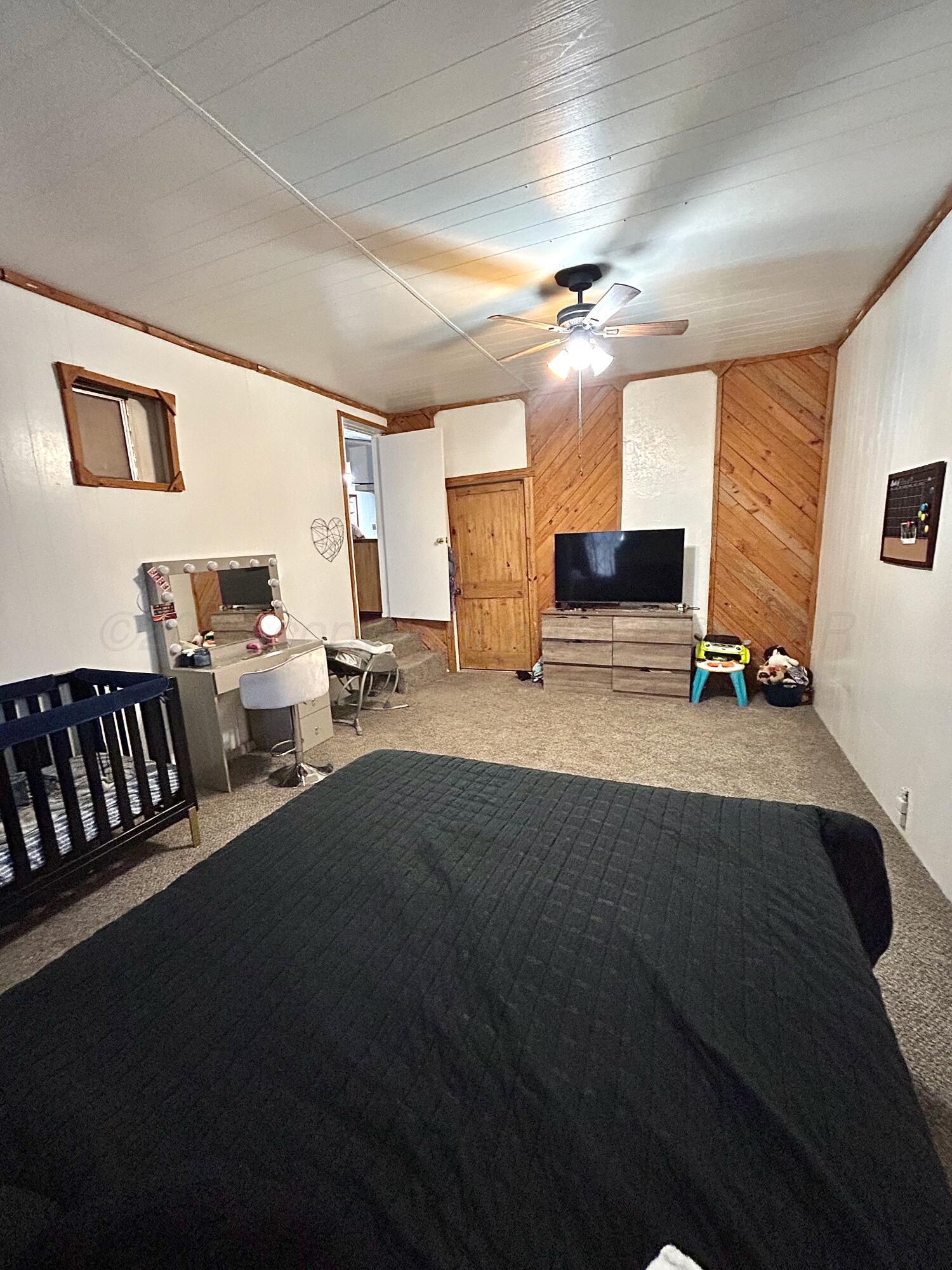 101 Gaines Street Claude, TX 79019 - Photo 6 of 18 a living room with furniture gym equipment and a flat screen tv