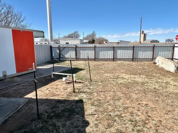 $194,000 | 101 Gaines Street, Claude, TX 79019