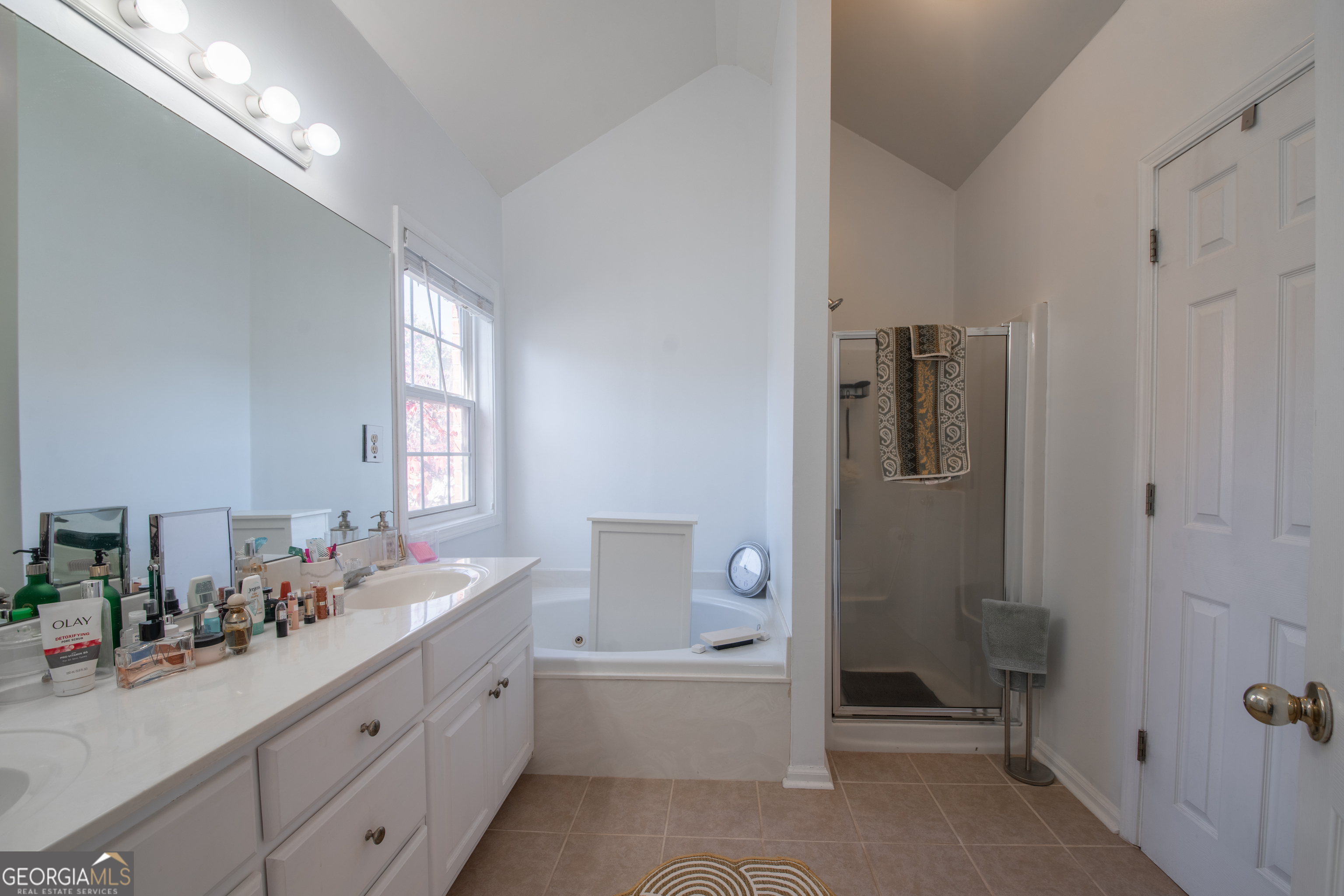 117 Covington Place Athens, GA 30606 - Photo 14 of 33 a bathroom with a double vanity sink toilet mirror and bathtub