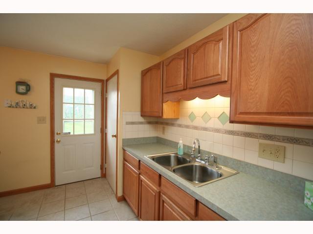3931 Ivorton Road East Columbus, OH 43207 - Photo 4 of 18