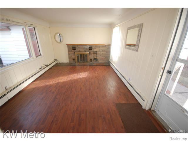 3821 South Livernois Road Rochester, MI 48307 - Photo 2 of 24 2.jpg