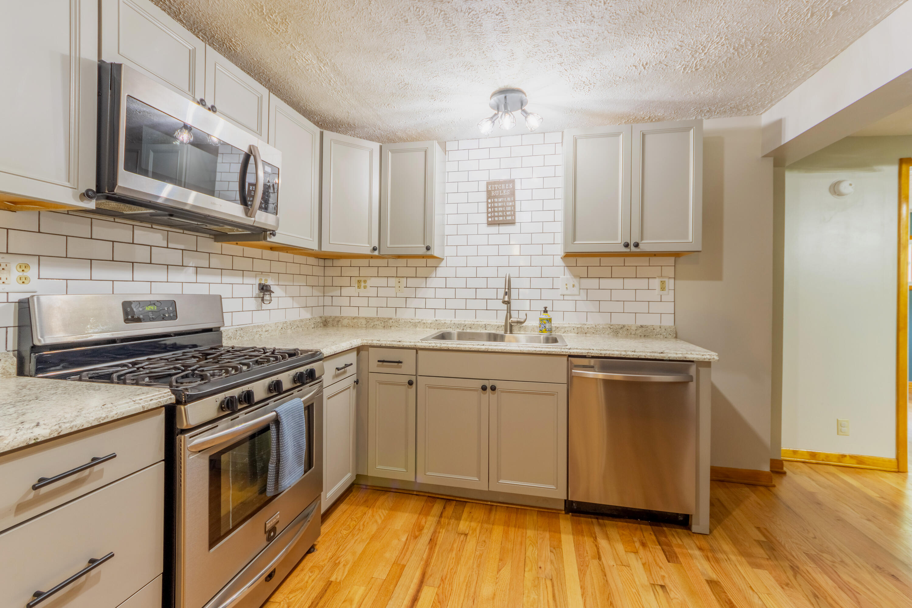 6210 Johnson Road Coloma, MI 49038 - Photo 2 of 24 Kitchen