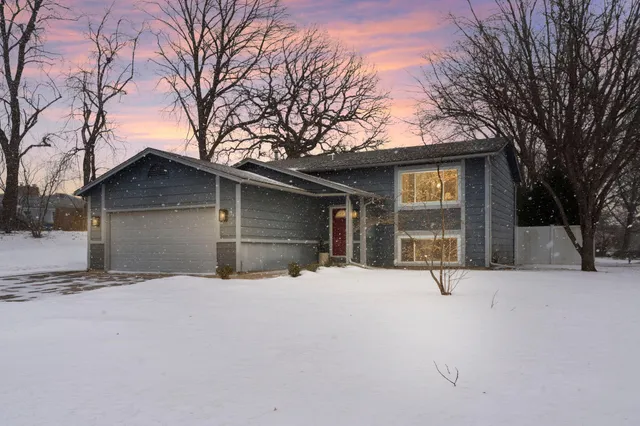 $355,000 | 533 Innsbruck Drive, Chaska, MN 55318