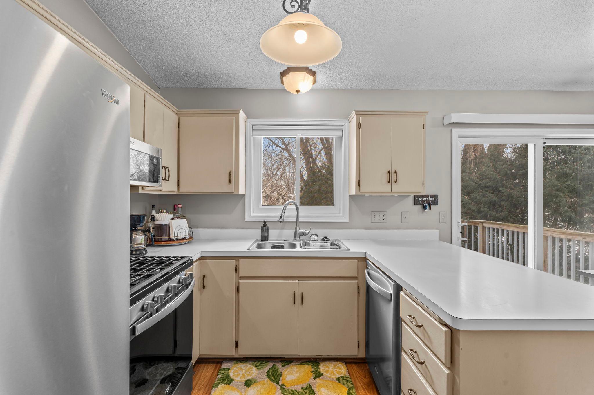 533 Innsbruck Drive Chaska, MN 55318 - Photo 12 of 42