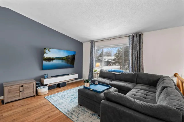 $355,000 | 533 Innsbruck Drive, Chaska, MN 55318