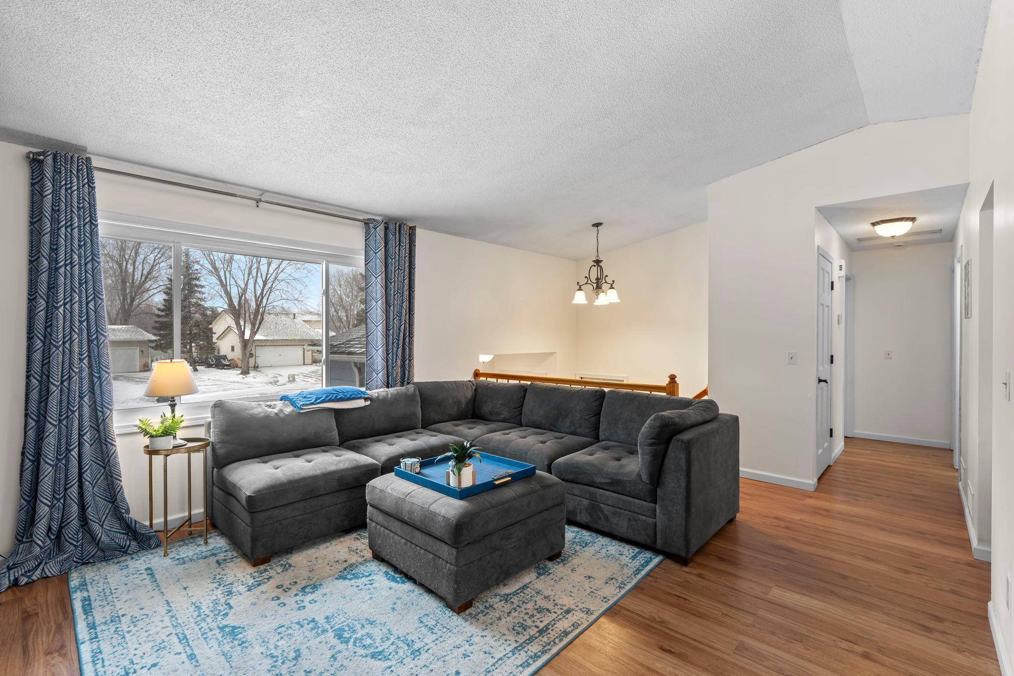 533 Innsbruck Drive Chaska, MN 55318 - Photo 7 of 42