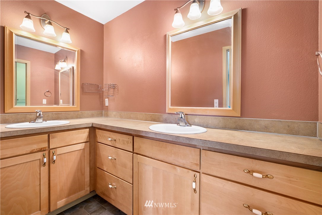 10428 Grove Road Southeast Yelm, WA 98597 - Photo 16 of 39 Gallery Image 16