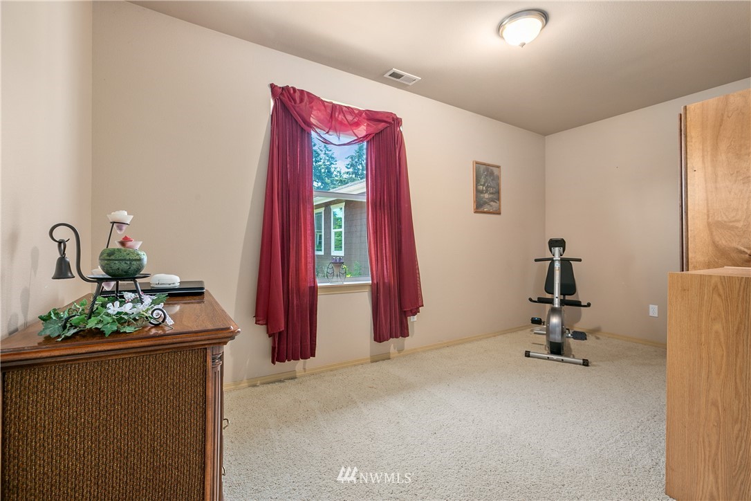 10428 Grove Road Southeast Yelm, WA 98597 - Photo 17 of 39 Gallery Image 17