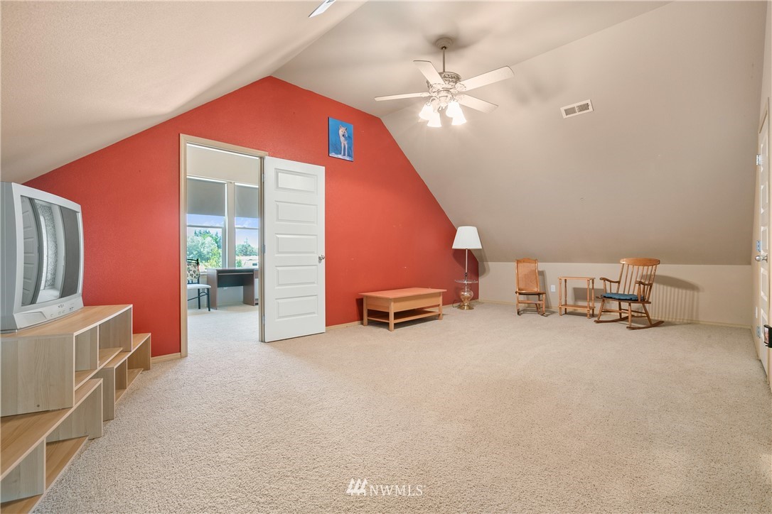 10428 Grove Road Southeast Yelm, WA 98597 - Photo 21 of 39 Gallery Image 21