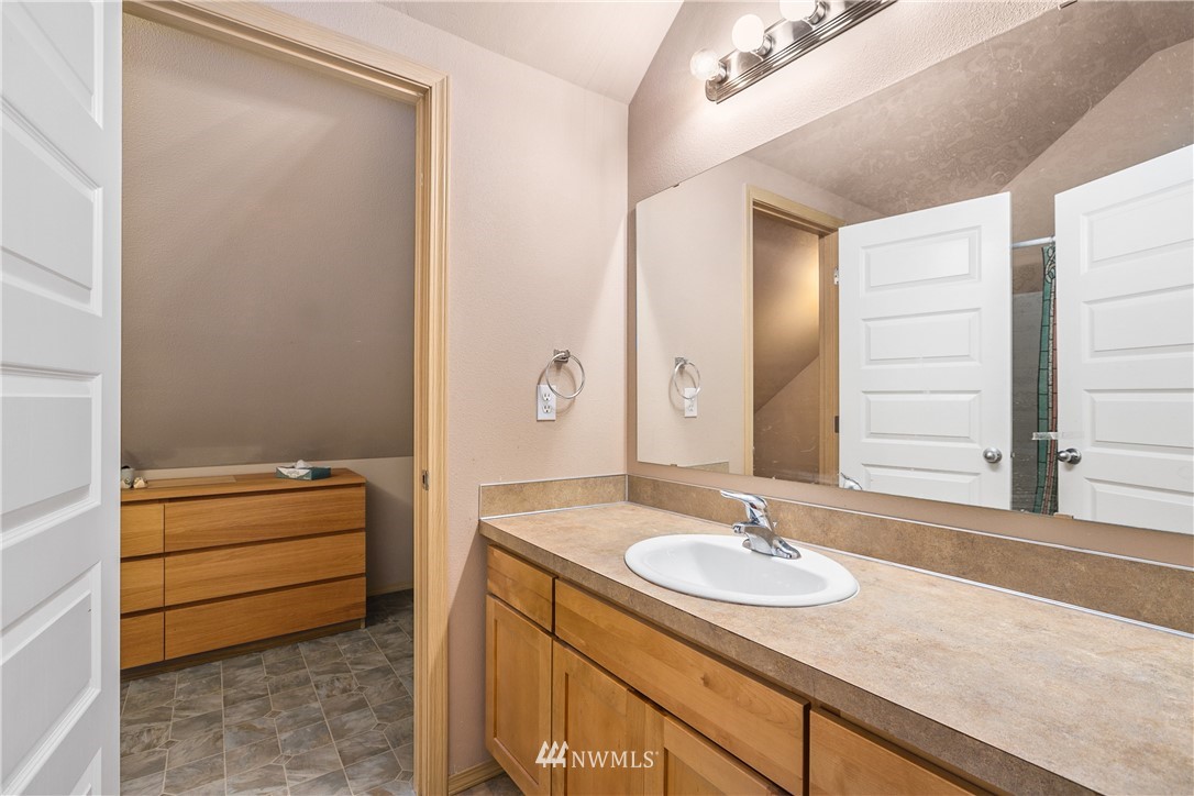 10428 Grove Road Southeast Yelm, WA 98597 - Photo 24 of 39 Gallery Image 24